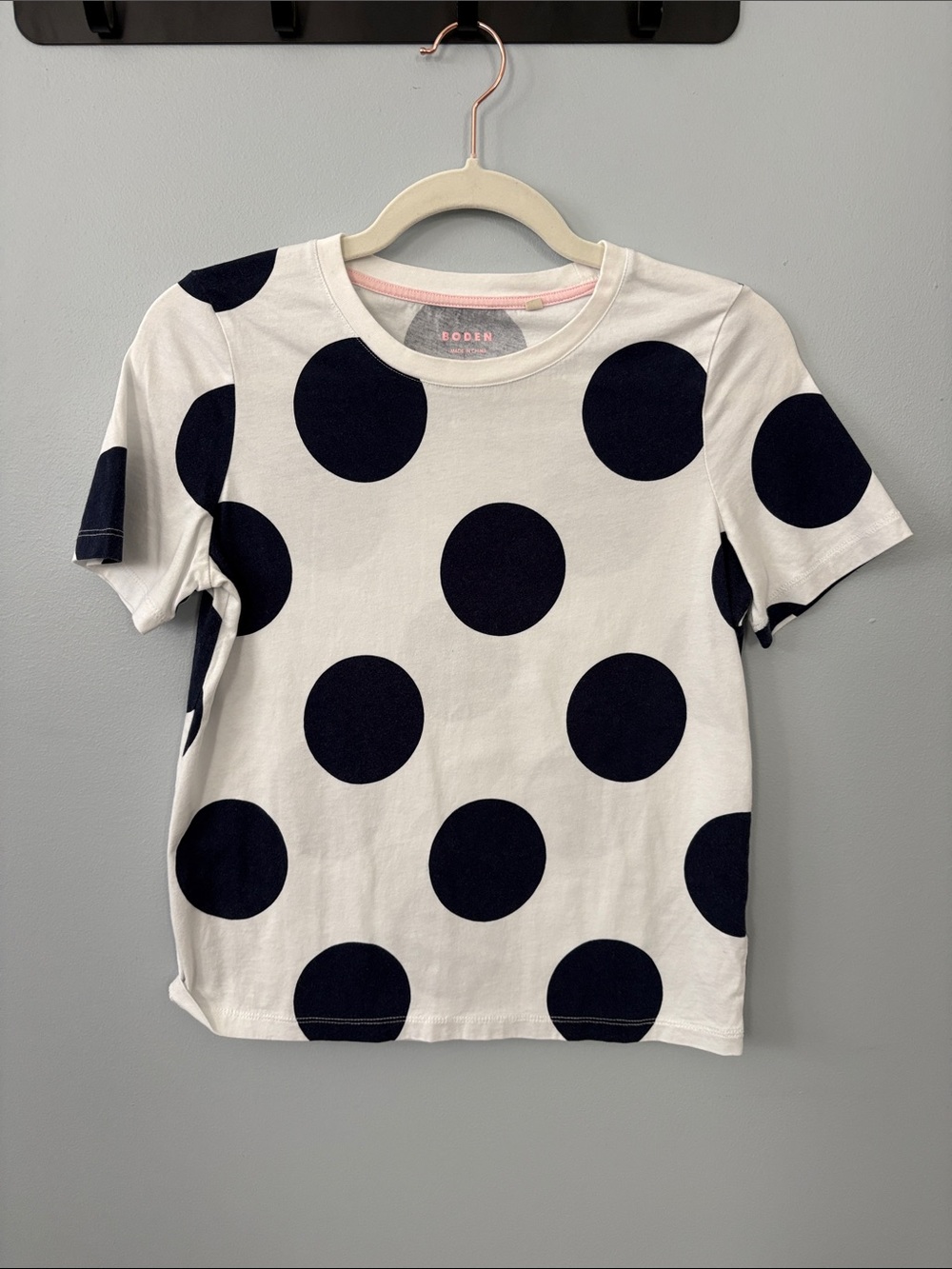 Boden White Short-Sleeve Tee with Large Navy Polka Dots